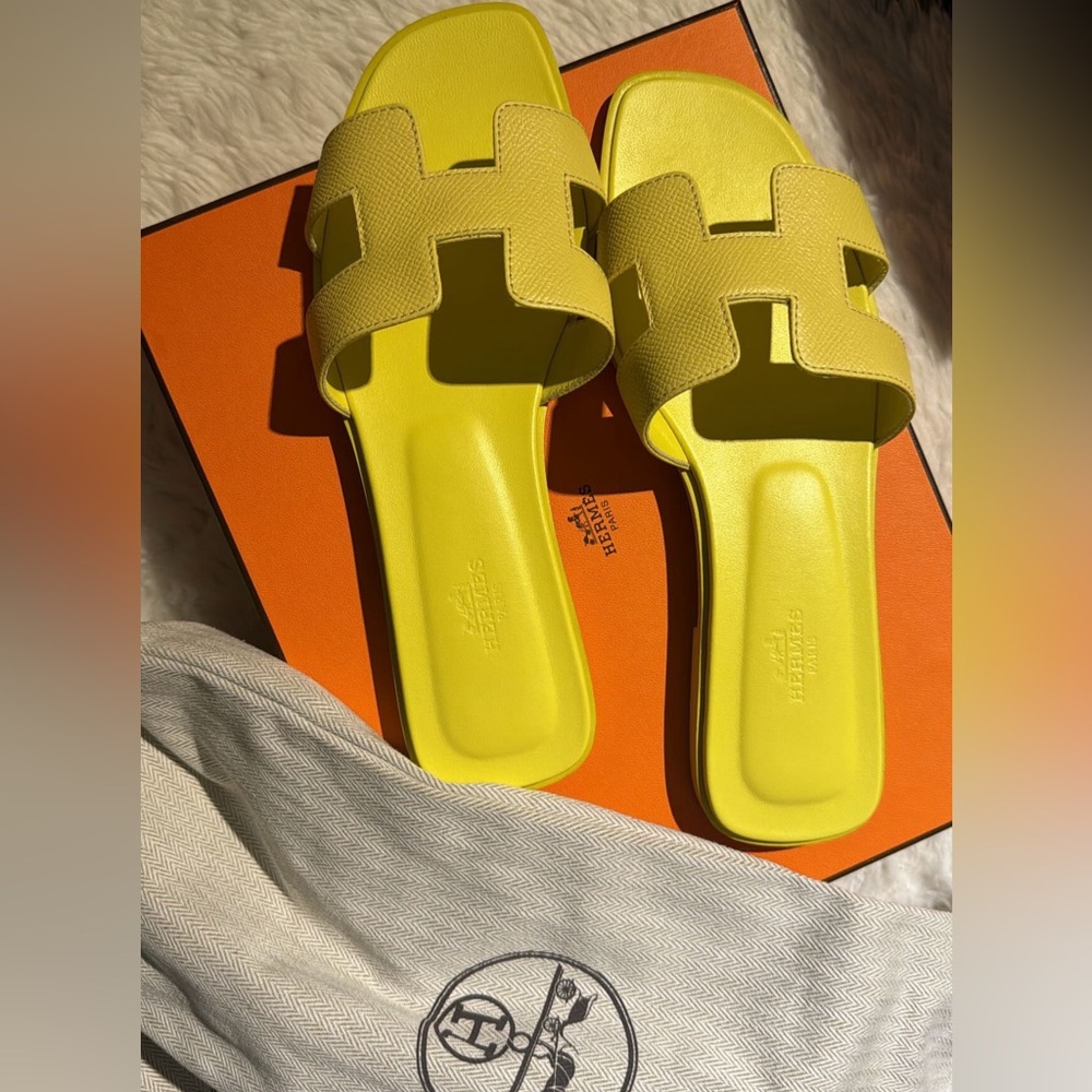 🛑 SOLD 🛑 Hermes Oran Flat Sandal Lime Epsom Leather BRAND NEW